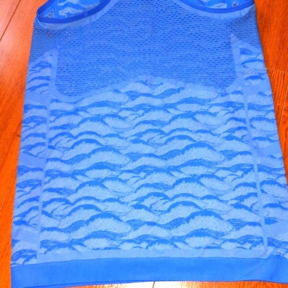 (M)🔥Bundle🔥 of 2 Tank Tops 1 Adidas 1 Climawear Active Tank Top - Picture 13 of 13
